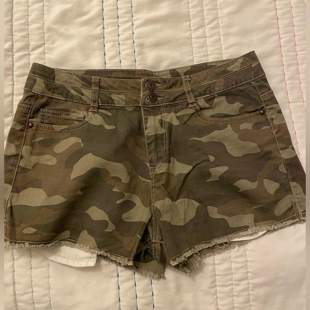 Camouflage “Vanilla Star” High Rise Shorts, Size “9”